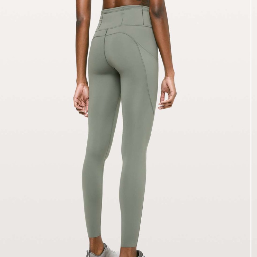 Lululemon Fast & Free Full Length Tight Non-Reflective 28"
Grey Sage size 2 EUC